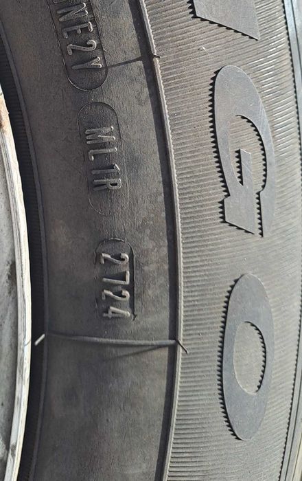 Зимни гуми 225/65/17  ДОТ 2724 на 3000 км Debica  на джанти от Мазда