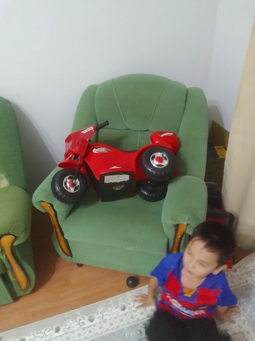 Срочно отдам диван с 2 креслами