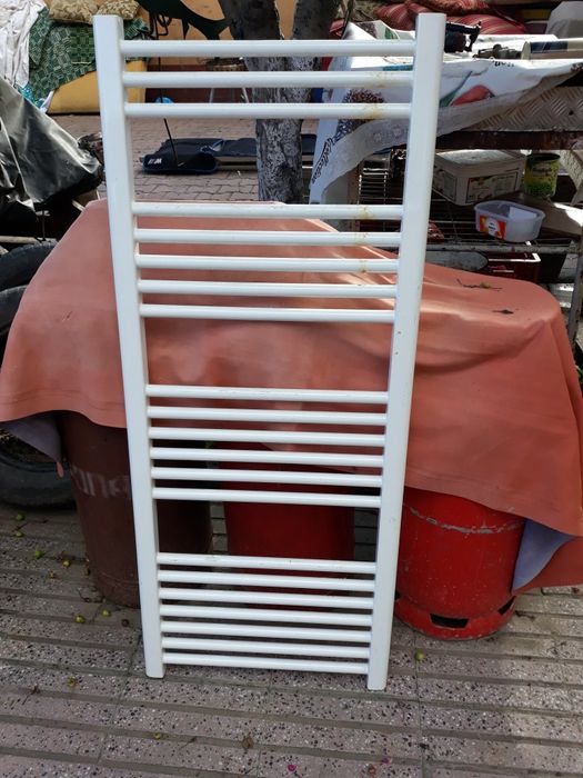 Calorifer de căldură de baie  preț.220 lei. lei
