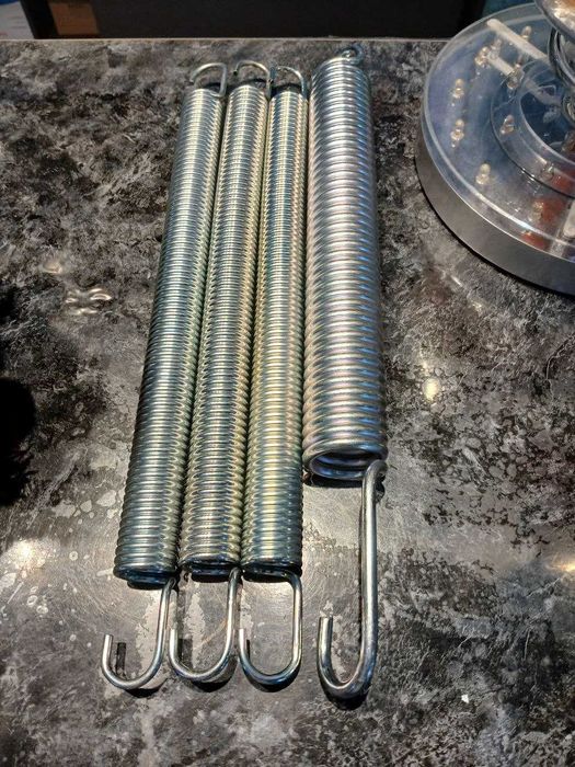 Натяжная пружина из нержавеющей стали.