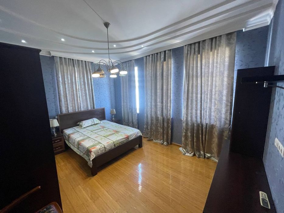 Сдается евро-дом центр Луначарского 8-соток 3-уровень 9-комн офис сади