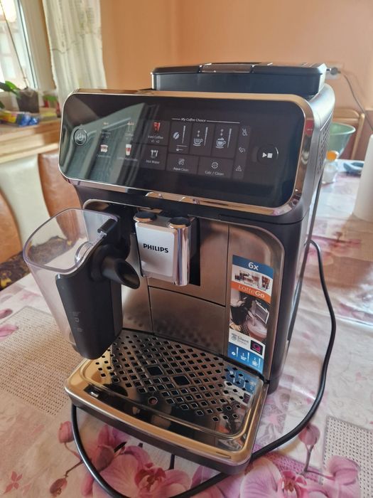 Vând espressor automat Philips S3300 LatteGo