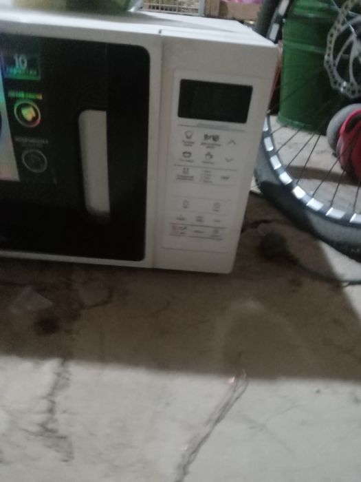 Микроволновка SAMSUNG сотилади