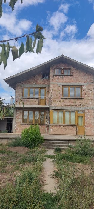 Масивна къща с гараж и двор в село Голямо Дряново