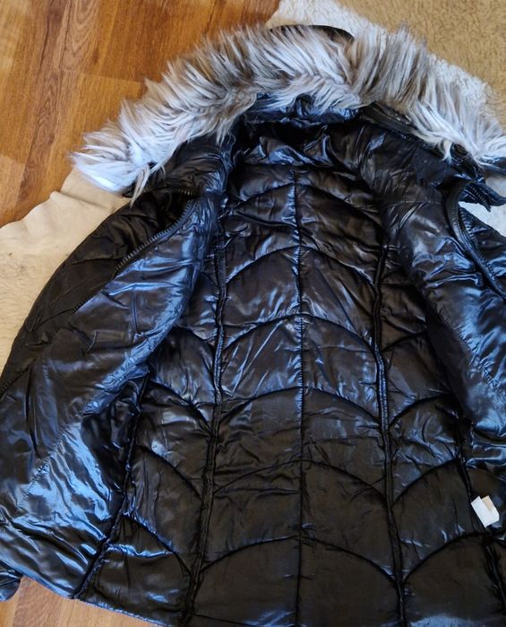 Черно, лъскаво дамско яке