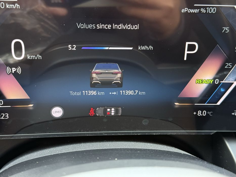 BMW i5 35L v nalichii