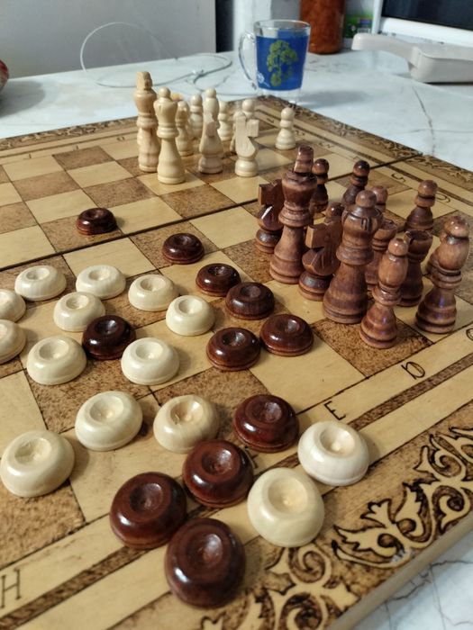 Нарды, абсолютті жаңа, шахматымен