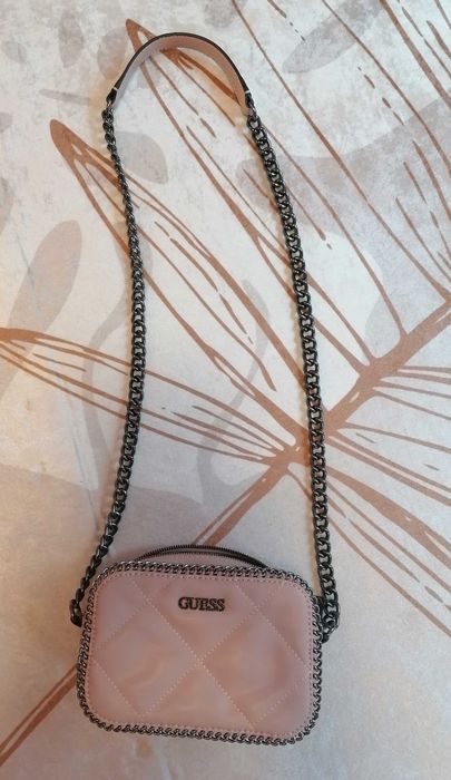 Дамса чанта Guess лилава
