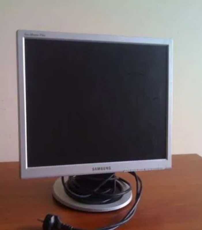 Продам Монитор Samsung 17"