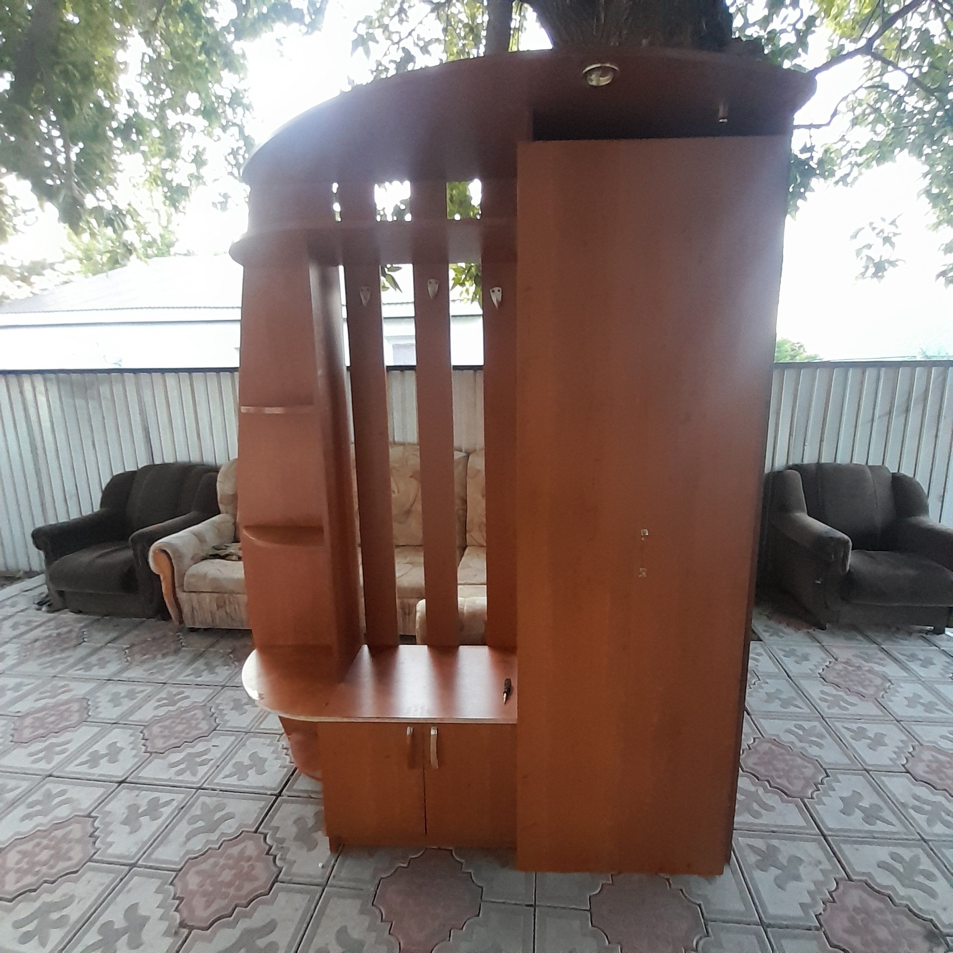Продам прихожую шкаф