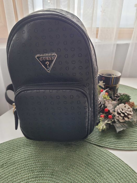 Чанта раничка "Guess"