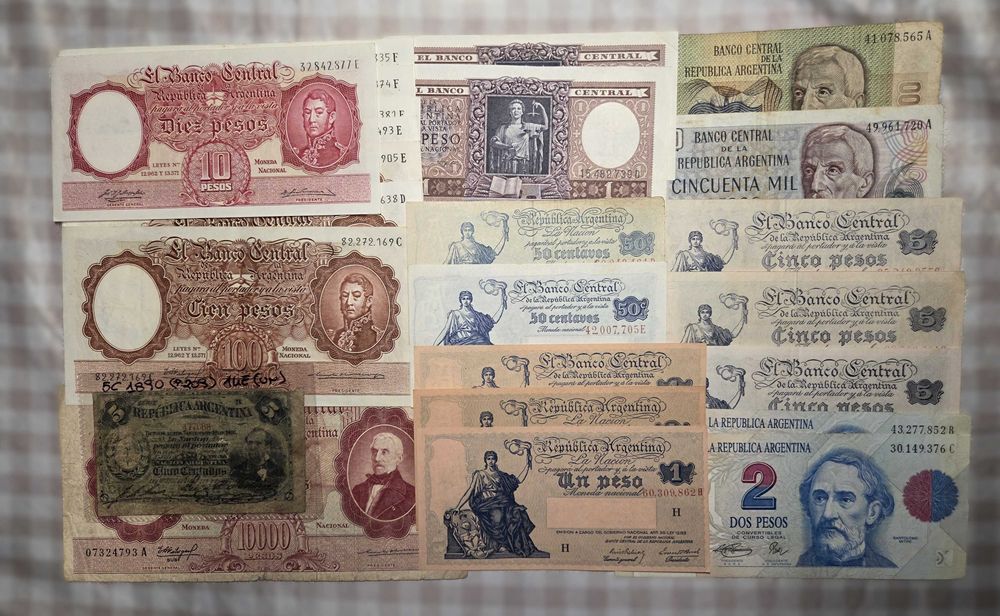 Vând bancnotă argentiniene – pentru colecţionari.