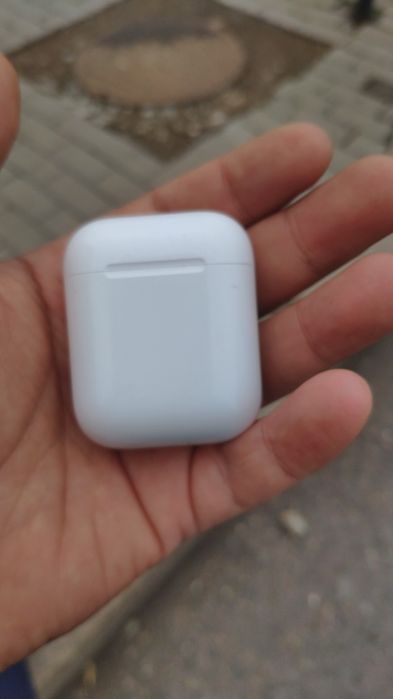 Продам оригинал кейс от airpods 1 и 2 поколения