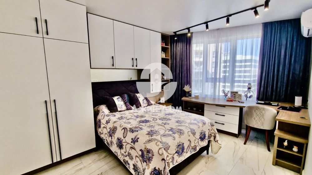 Продава се Тристаен апартамент в Бургас, Славейков - 120 кв.м за 2917 €/кв.м - Снимка #8