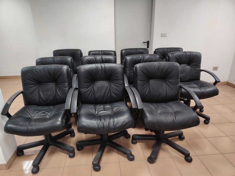 Офис Столoве Естествена Кожа 11 Заседателни 1 Директорски Стол