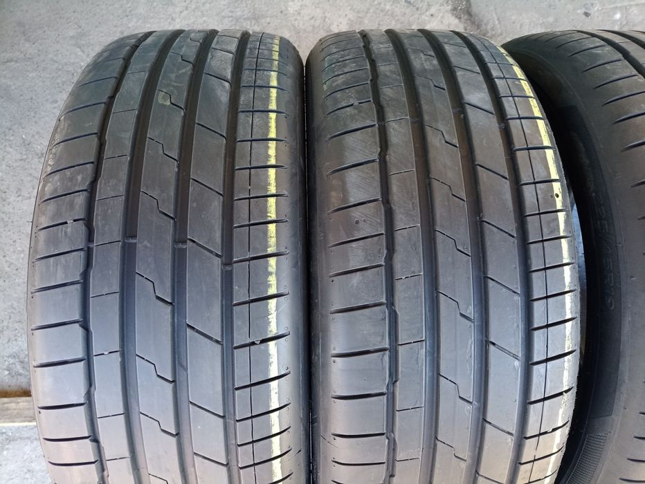4 anvelope de vara ca noi Hankook 225/45 R19 dot 2923