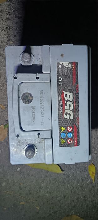 Продавам 60 амп/ч акумулатор