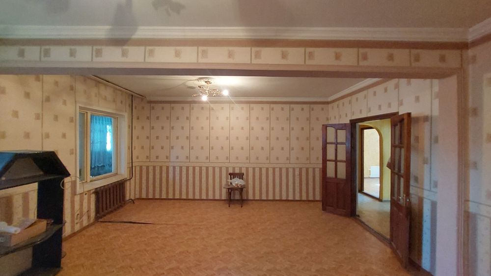 4/1/5 (1 этаж). Сергели 4. Квартира 90 м², без ремонта, торец.