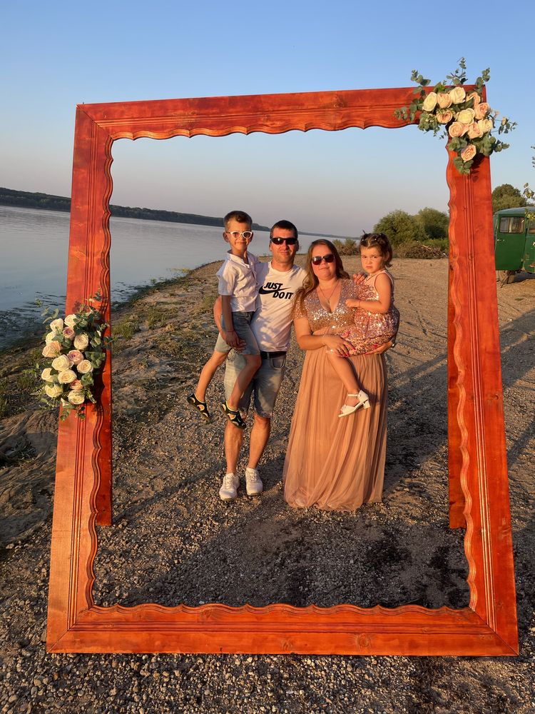 Дървена рамка за събития под наем