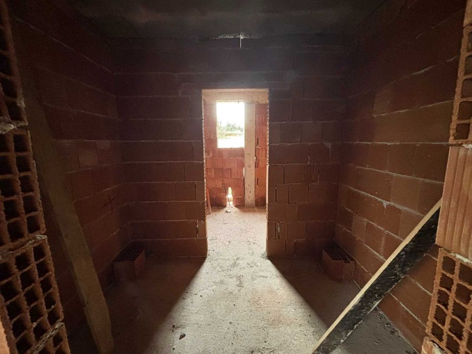 Продава къща с.Остра Могила