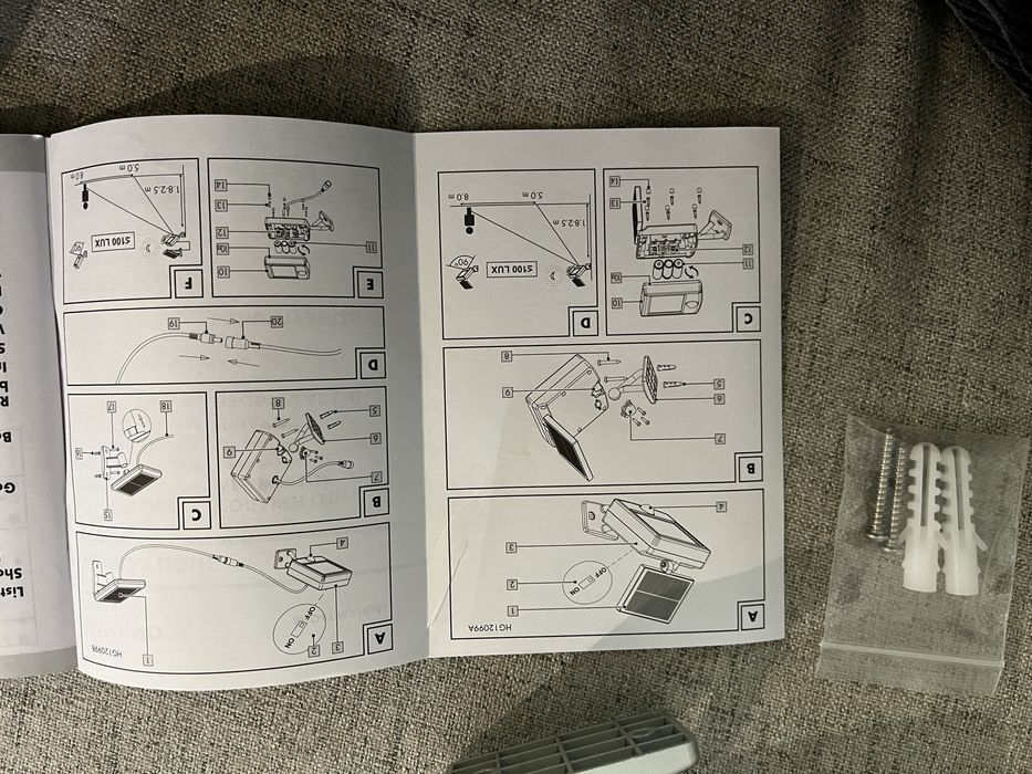Lampa solara proiector curte cu acumulator  150 lumeni mica noua