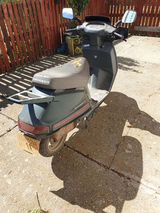 Vând scuter Peugeot.