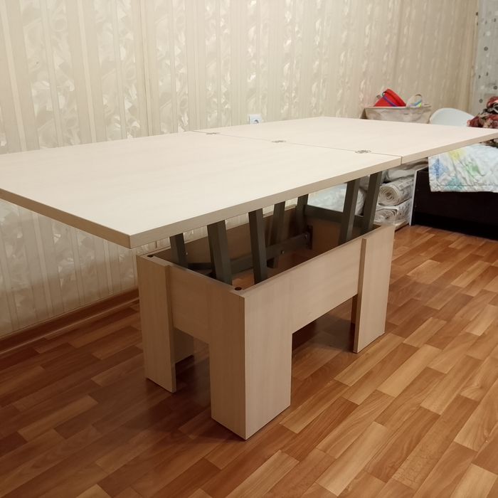 Продается компьютерный стол, и раскладной стол