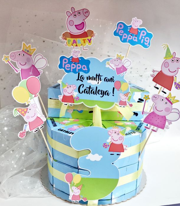 Tort grădiniță/școală din cutii de carton