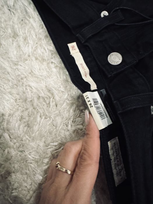 Jeans Levis, noi cu eticheta, pentru detalii vezi poza (mareste poza)