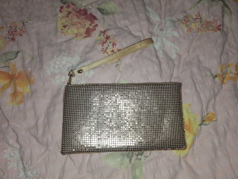 Официална чантичка в златисто