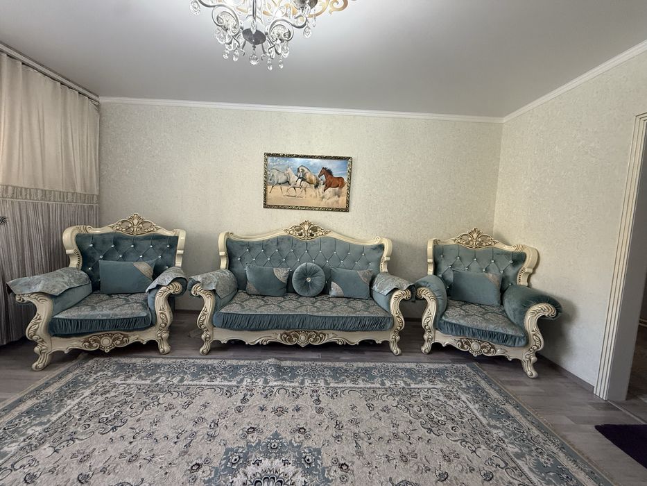 Продается диван в отличном состояние