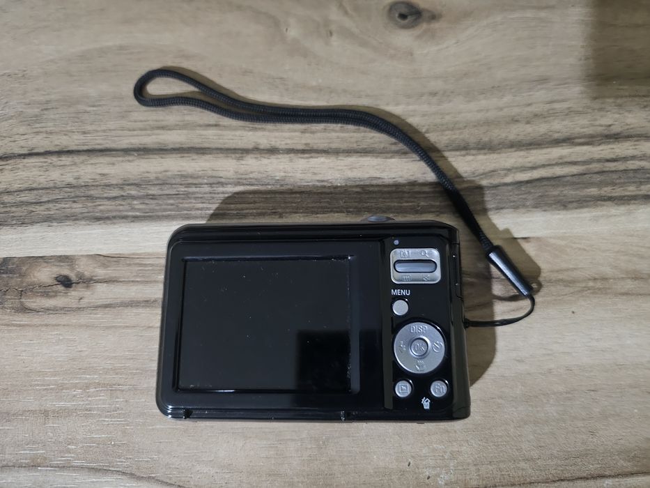 Samsung ES28 Камера + 2GB SD карта + Кабел – Отлично състояние!