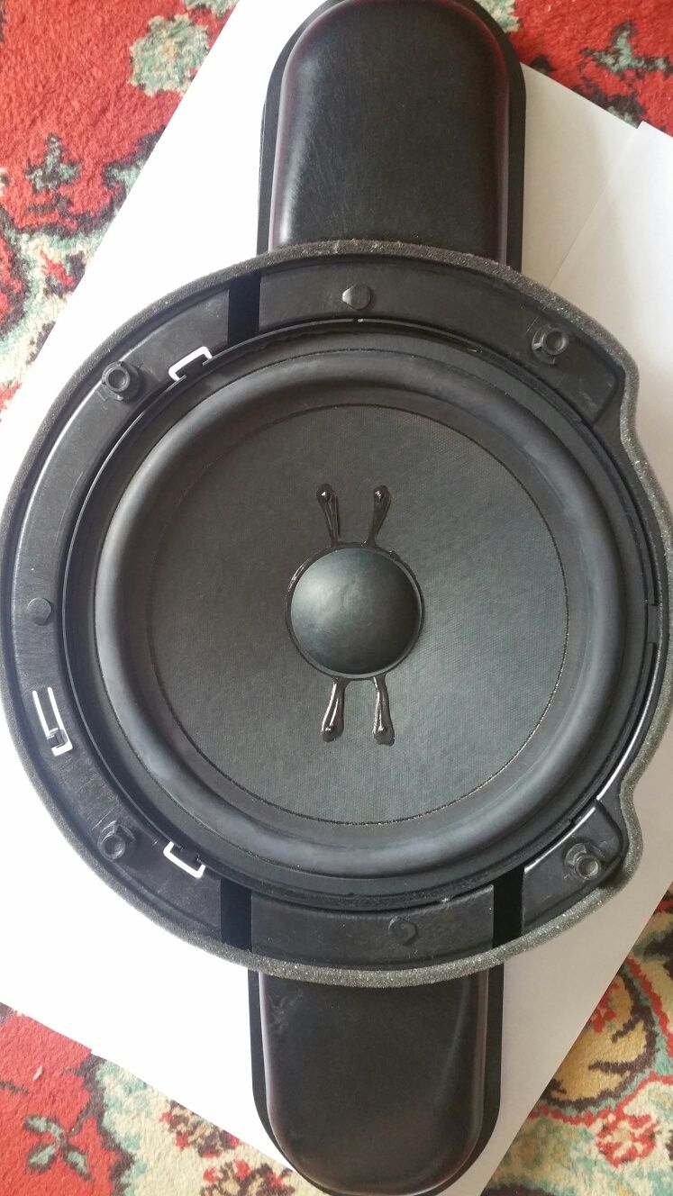 Vând subwoofer original de Mercedess