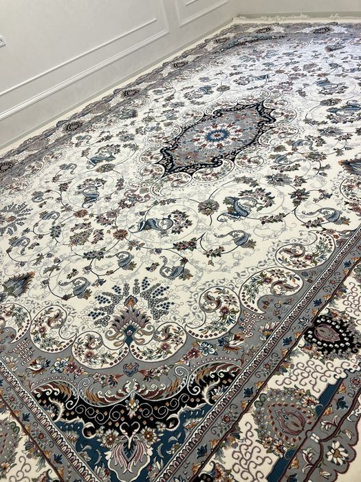 Verona - абсолютно новый,толстый,фирменный ковер.Размер:4х5,5метр.