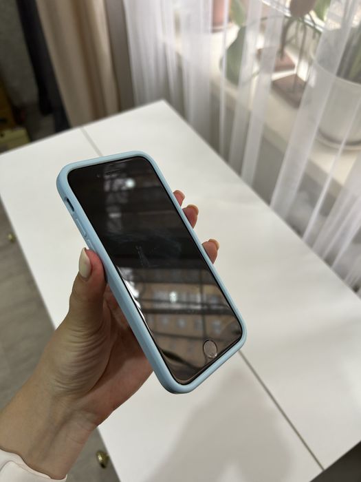 Продам Apple SE в хорошем состоянии