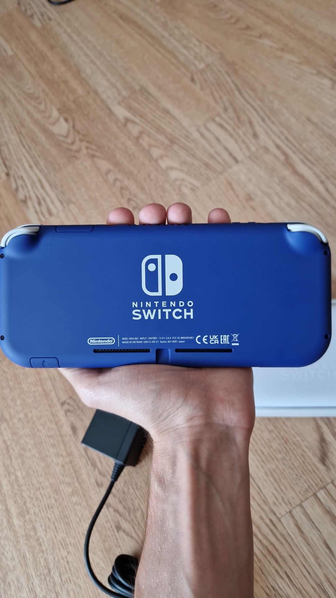 Продам nintendo switch lite