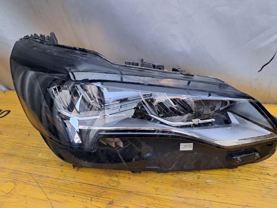 Фар  пежо 308  2021 г Peugeot 308