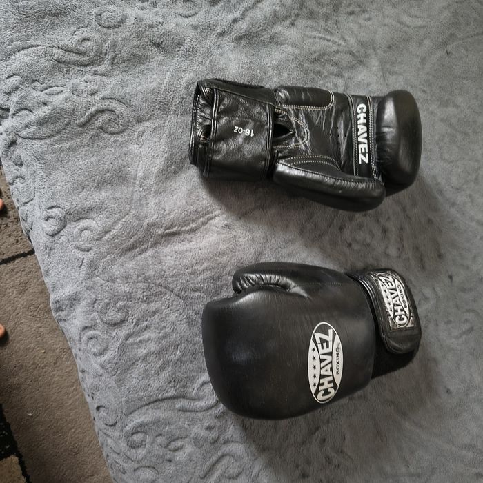 Mănuși de box vînd