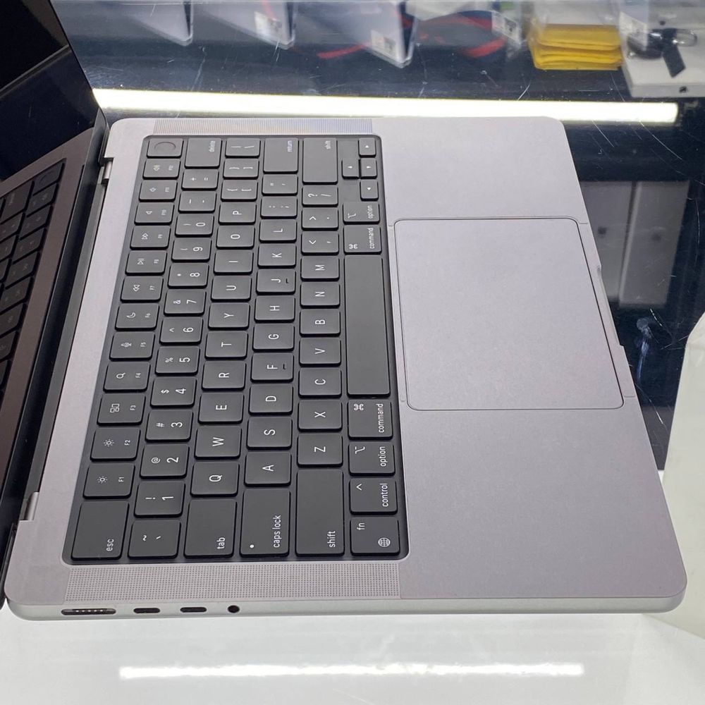 Macbook Pro 2023 / M3 / 8 / 1Tb / 148-98%