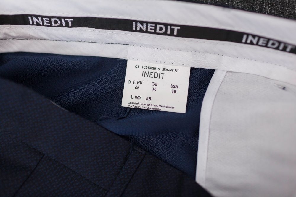 Vand costum barbati (pantaloni + sacou + papion)