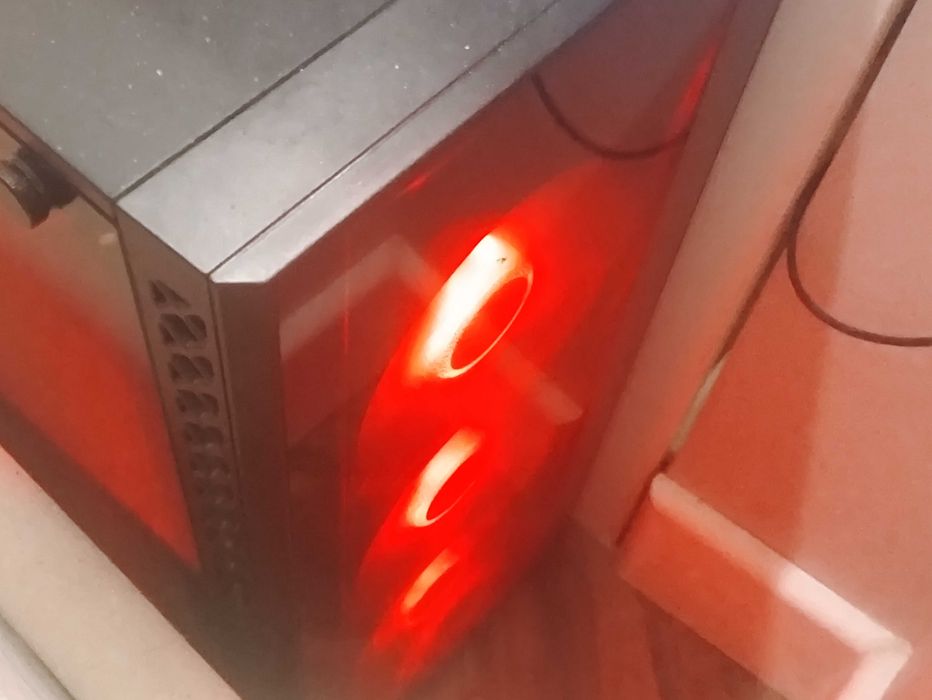 Игровой компьютер с монитором