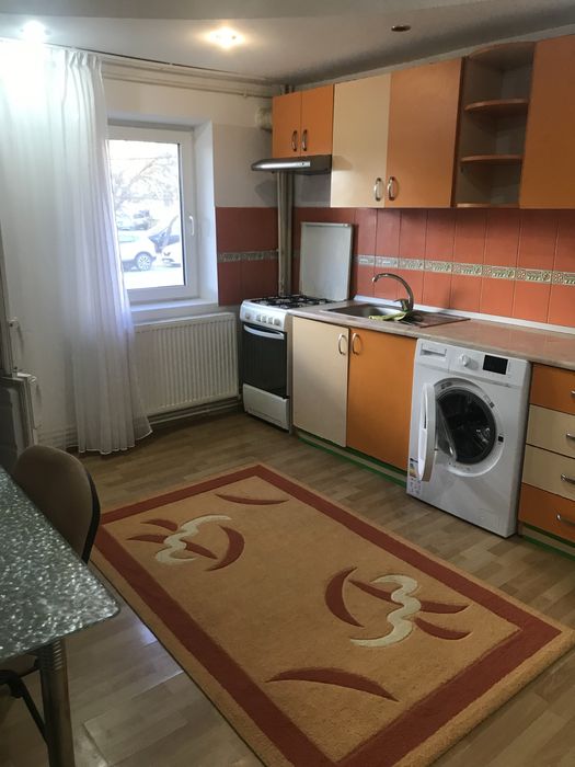 Inchiriez apartament