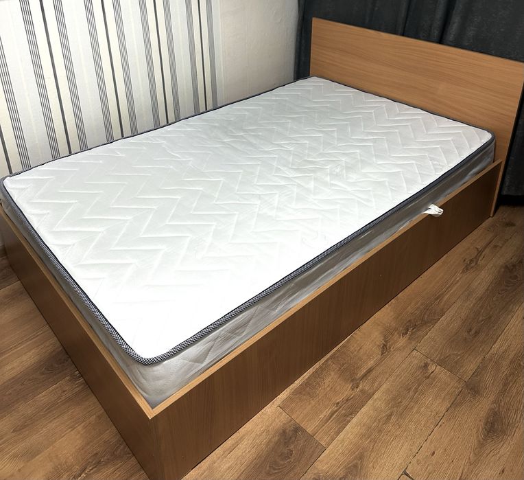 Спалня с матрак 120/190