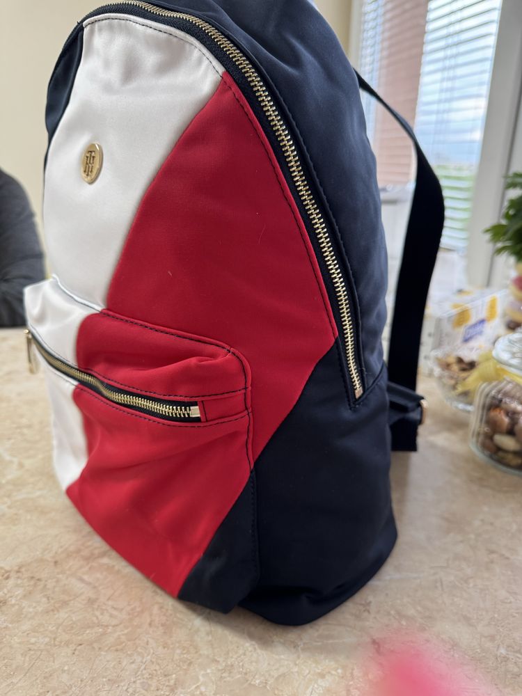 Tommy  Hilfiger