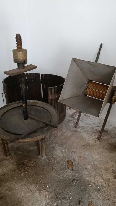 Storcător (presă, teasc) fontă + zdrobitor struguri inox, complete