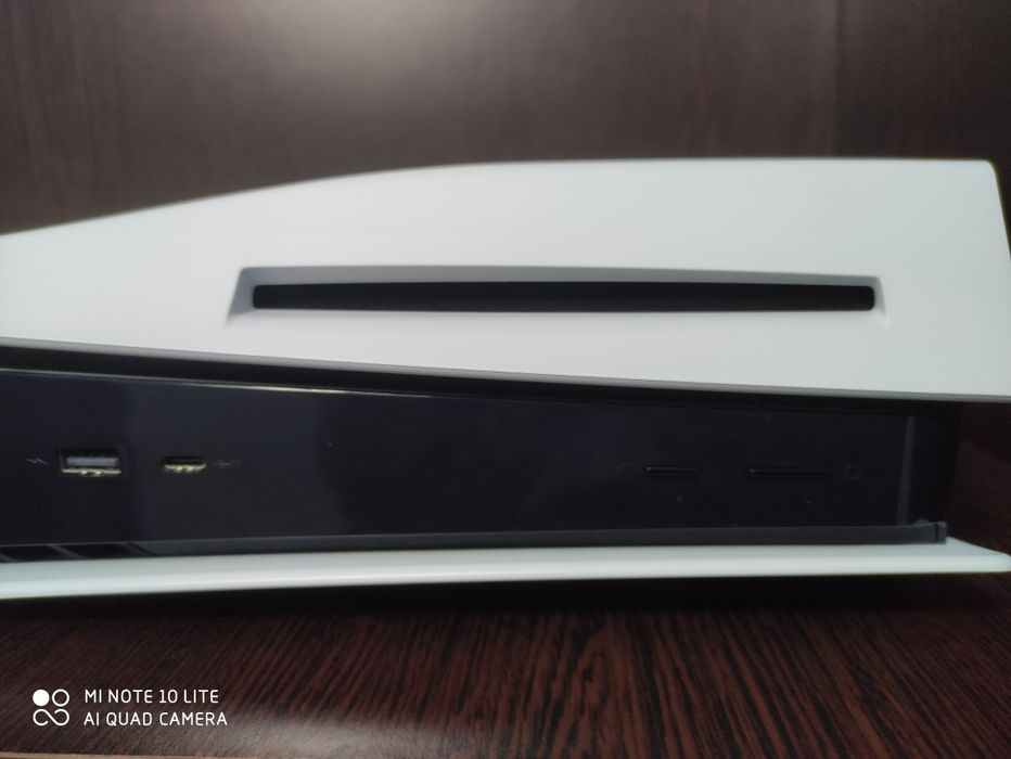 PS5 + 8 jocuri (3 sigilate, Elden Ring ediție specială)