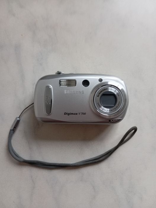 Продам фотоаппарат Samsung V700