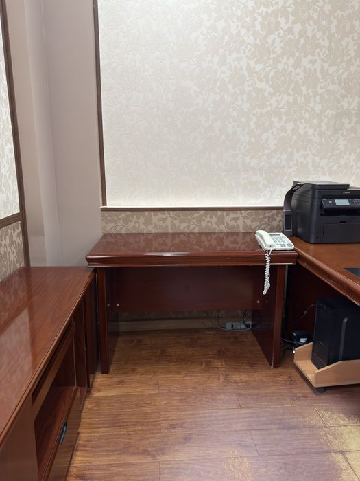 Стол директора/ рабочий стол для дома