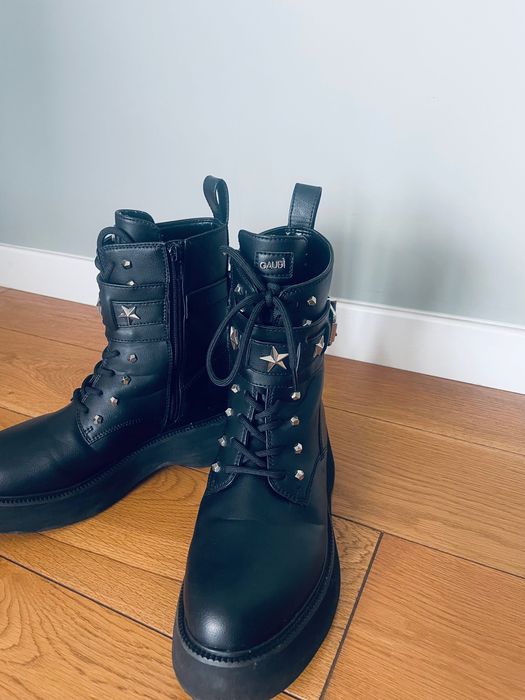 Боти Gaudi черни с капси