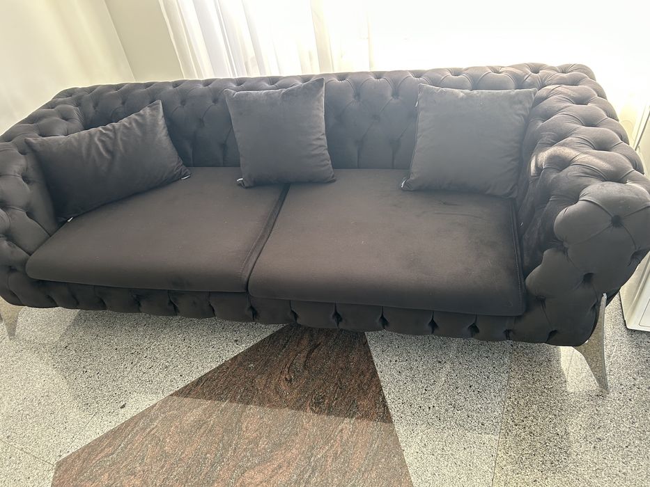 Canapea chesterfild neagra